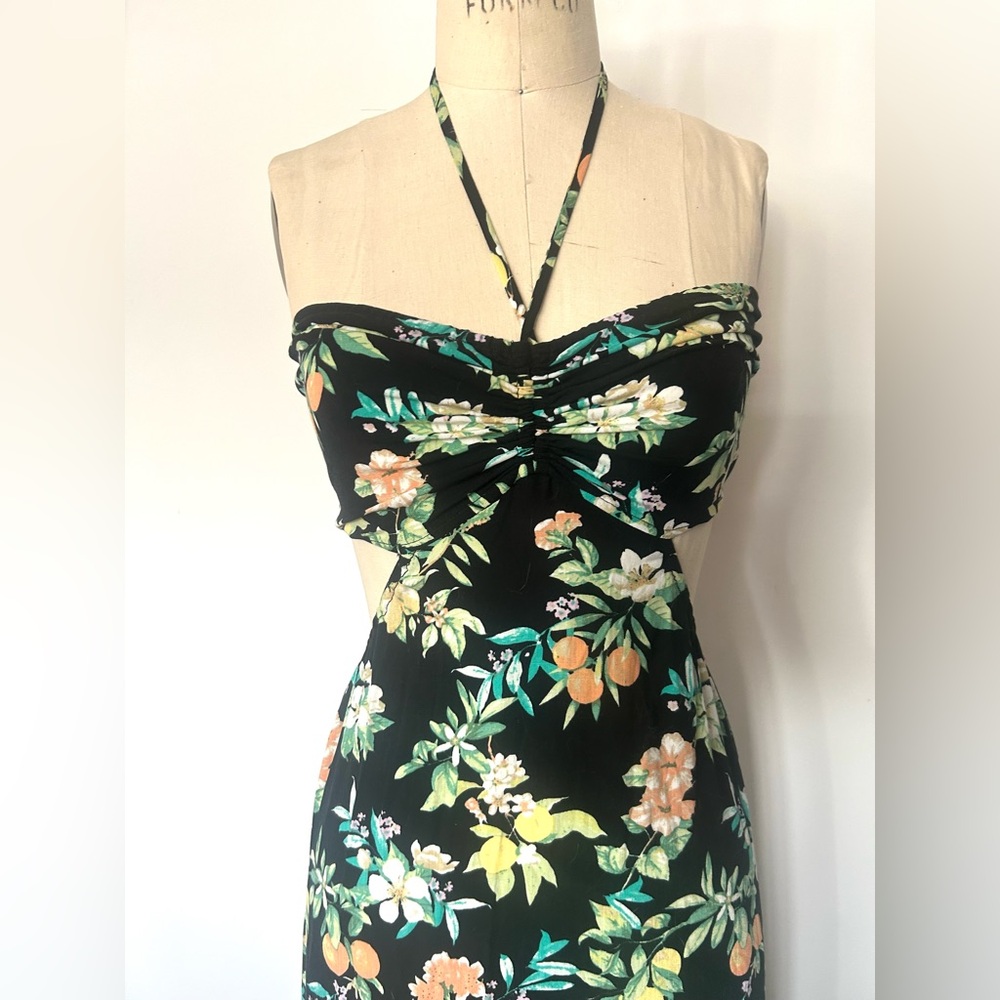 NWT FOREVER 21 CUT-OUT MAXI DRESS. SIZE M